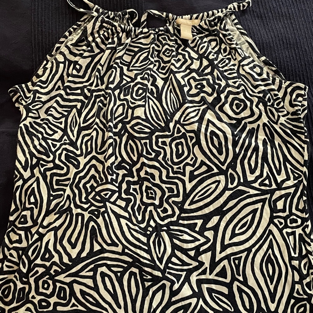 Banana Republic summer top with dark blue patterns